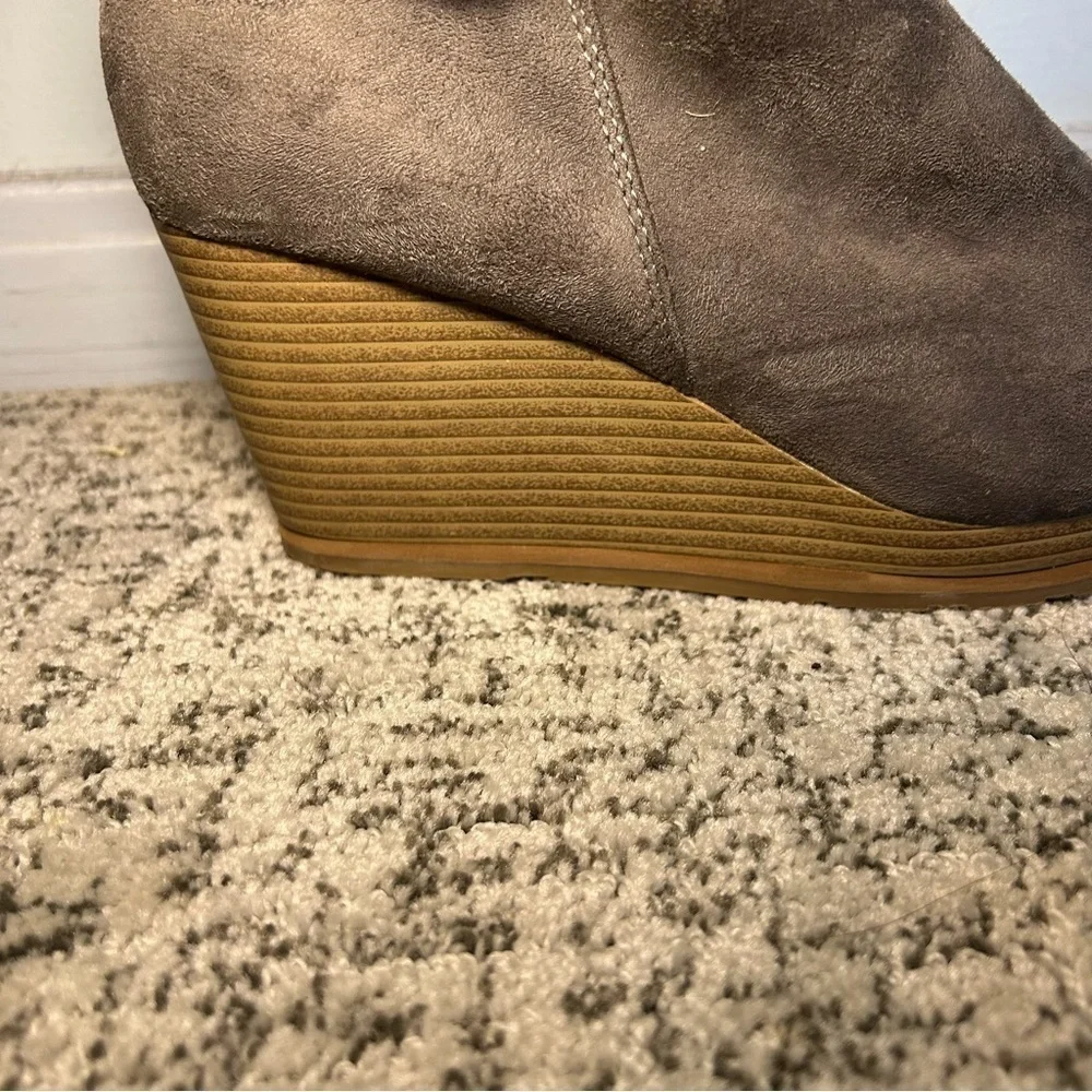 Cheeks Fit Body Tony Gray Wedge Ankle Booties Size 8.5